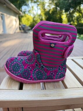 Bogs brand 🩷Kids Pink Floral Winter Boots - Pink